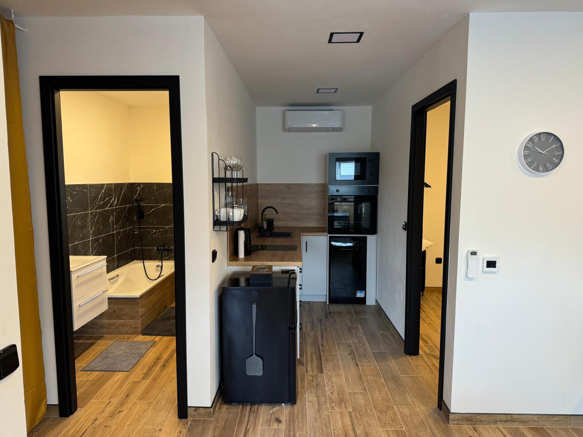 J One Apartmany Pardubice Luaran gambar